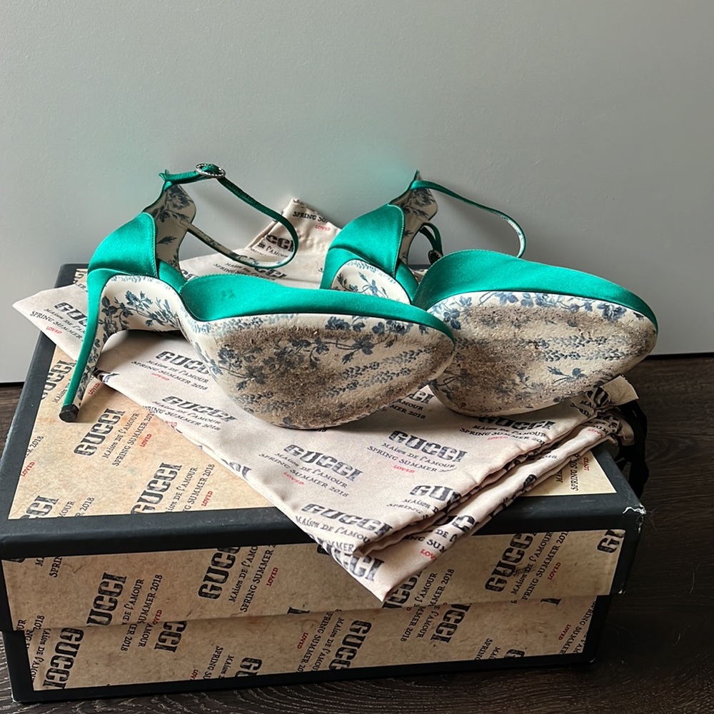 Gucci Crystal Embellishments D’Orsay Pumps - size 38 - worn once - Picture 3 of 5